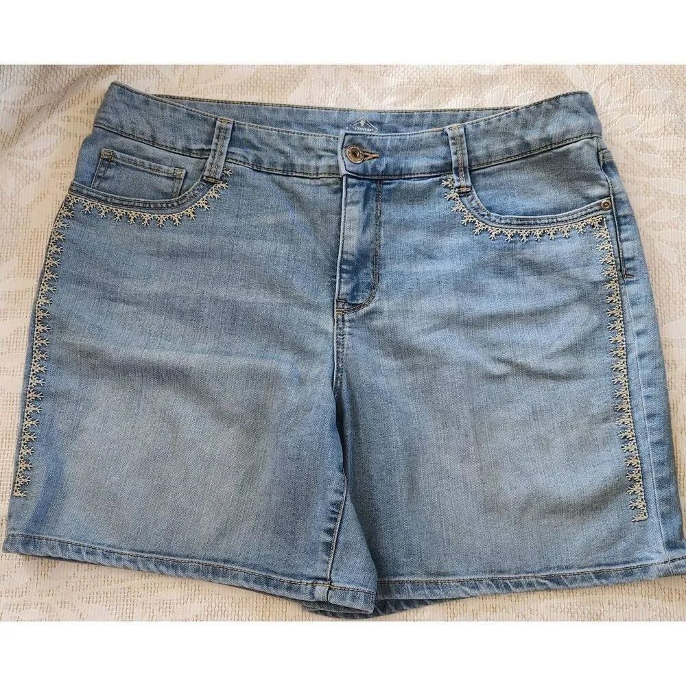 R18 St John's Bay jean shorts with embroidery deco